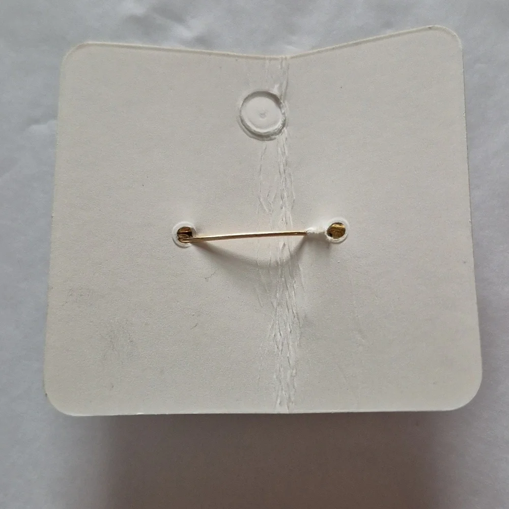 New Goldtone Cameo Brooch.